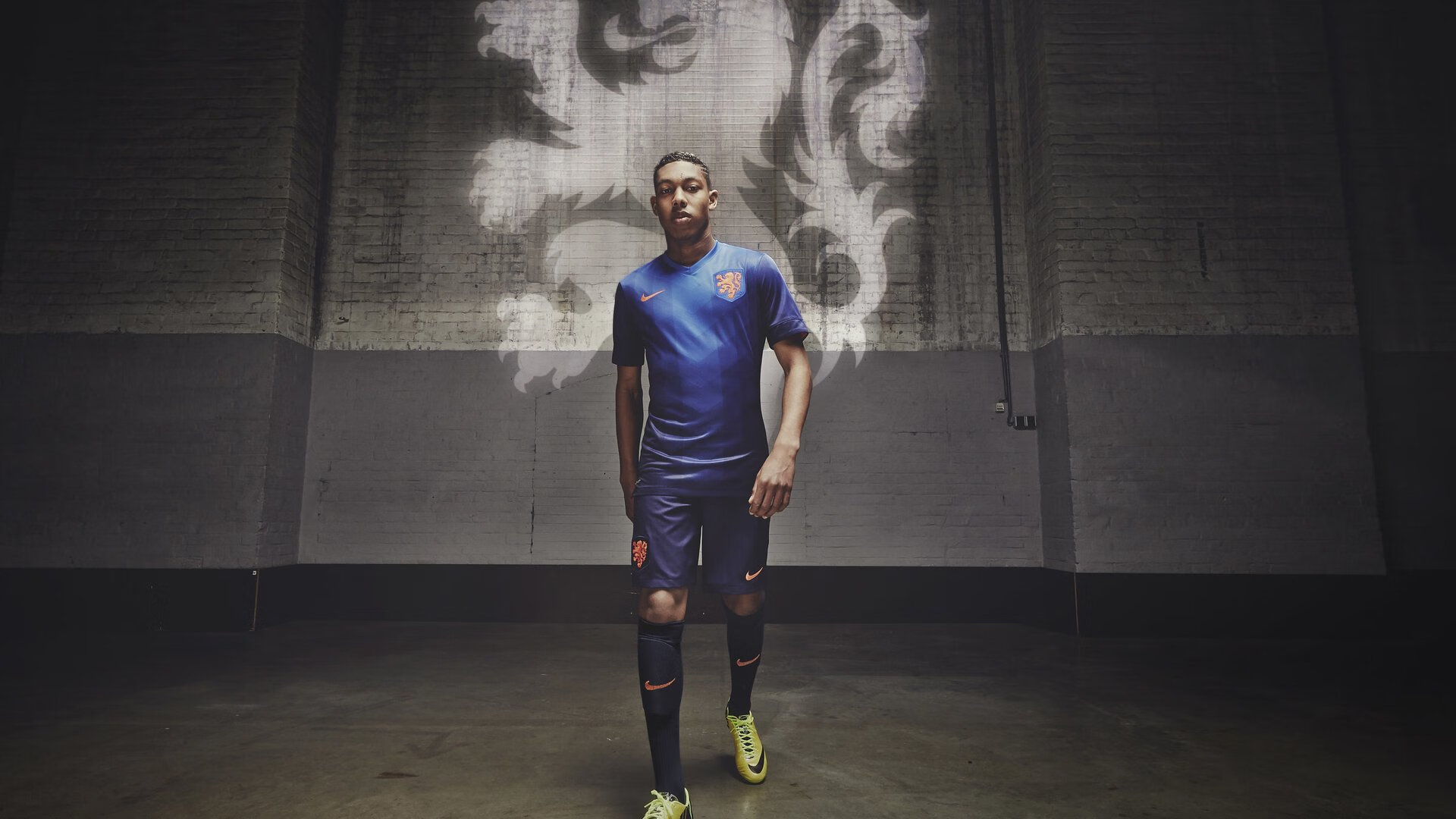 米兰体育官方网址入口-名宿直言像“局外人”:凯恩第一替补,24岁彻底迷失在了慕尼黑